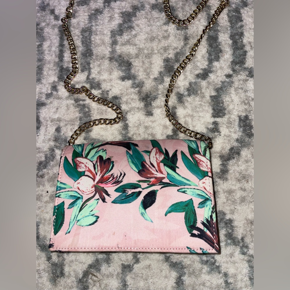 Nine West purse 👛 (has a gold plated chain) (still in great condition) - Picture 2 of 5
